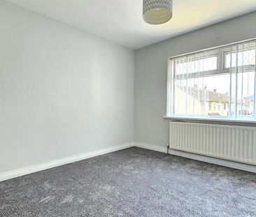 49 The Hollies, Carrickfergus, BT38 8HA - Photo 2
