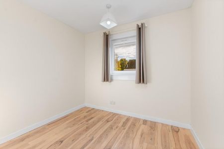 3 bedroom end of terrace house to rent - Photo 4