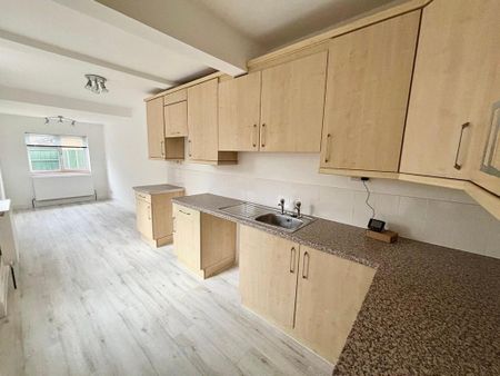 3 bedroom semi-detached house to rent - Photo 5