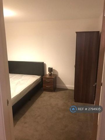 3 bedroom flat to rent - Photo 5