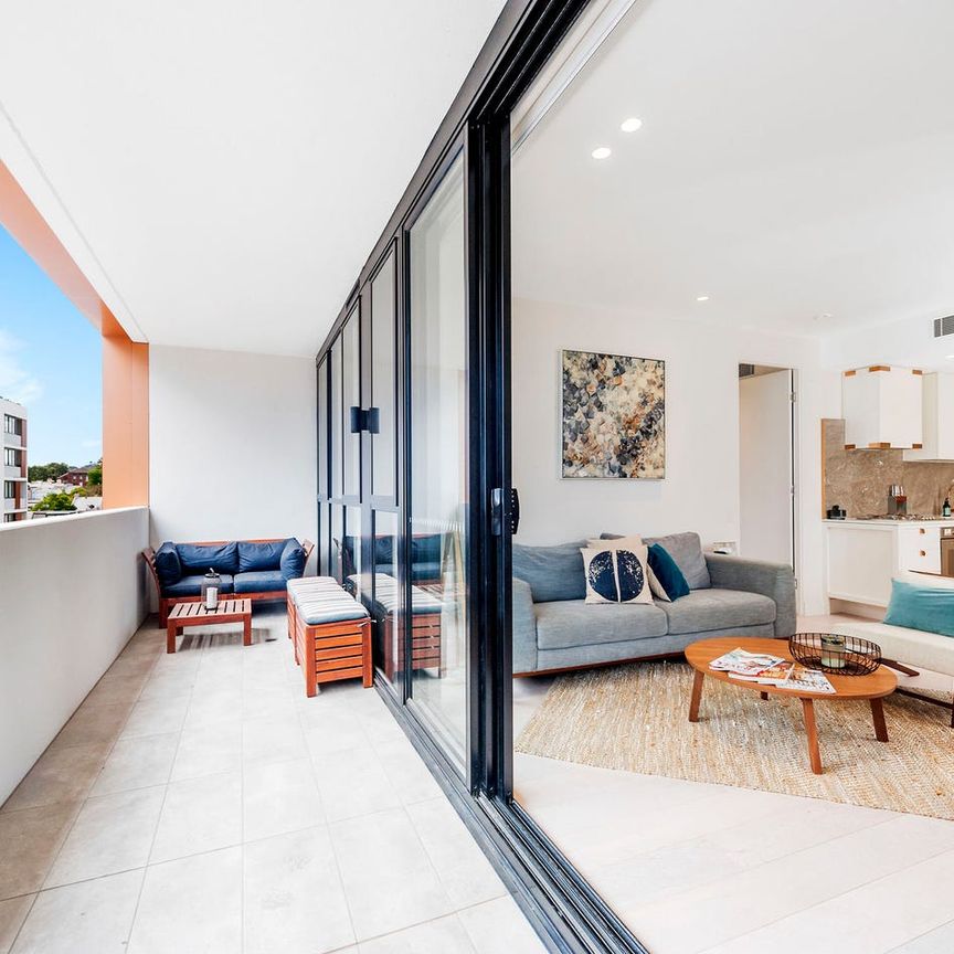 Modern One Bedroom Apartment In Convenient Location - Eve - Photo 1