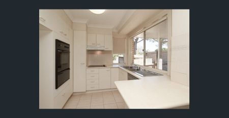 Beachside Townhouse - Located one street back from beach - Photo 4