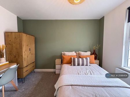 1 bedroom in a house share to rent - Photo 3