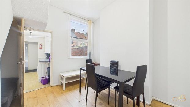 4 bedroom terraced house to rent - Photo 1