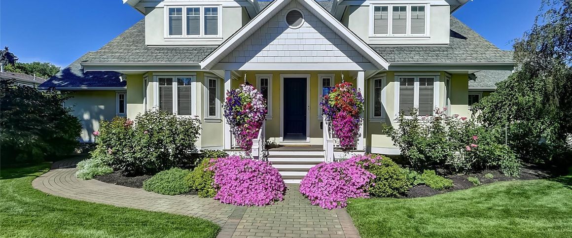 Bright Top Floor 1 Bedroom Suite near Hospital with Parking - Photo 1