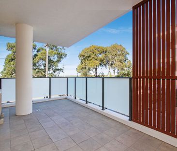 Near new, 2 bedroom apartment available - Photo 6