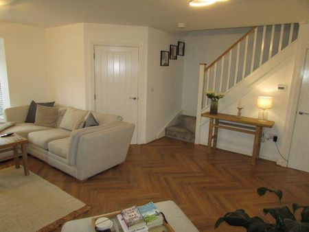 4 bedroom detached house to rent - Photo 4