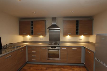 Bouverie Court, Leeds City Centre, LS9 8LB - Photo 2