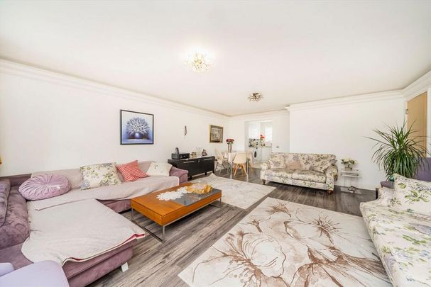 3 bedroom flat to rent - Photo 1