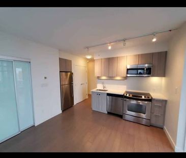 748ft2 - EVOLVE - 2 BED + DEN CORNER UNIT - High Floor with wrap aroun - Photo 2