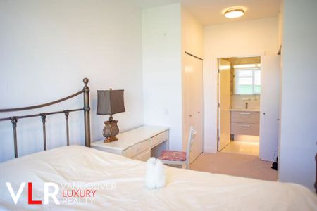 Townhouse in Vancouver West Side, BC - Photo 5