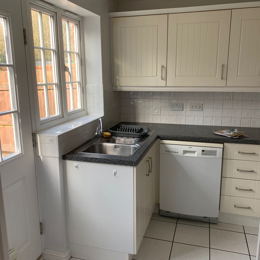 Bolsin Drive Room 2 - Photo 1