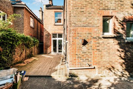4 bedroom semi-detached to rent Salisbury Road - Photo 2