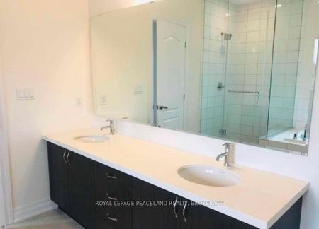 For Lease - 19 Botelho Circle, Aurora, Ontario - Photo 3