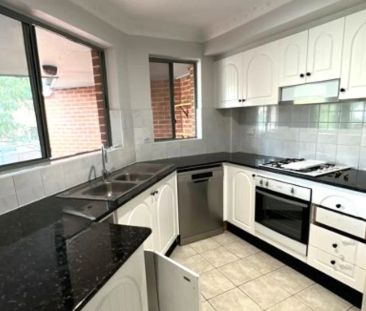 Modern Oversized Two Bedroom Apartment - Photo 2