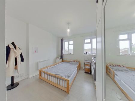 Gregson Avenue Bridgemary Gosport, Hampshire PO13 0UR - Photo 5