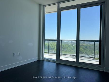 1033 20 INN ON THE PARK Drive - Photo 2