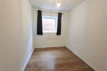 Roydon Court - Photo 2