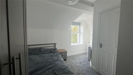 6 bedroom terraced house to rent - Photo 4