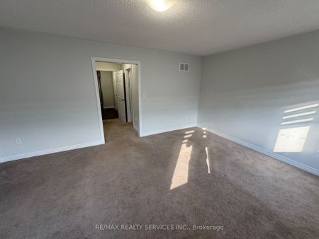 For Lease - 344 Bonnieglen Farm Boulevard, Caledon, Ontario - Photo 5