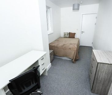 4 bedroom terraced house to rent - Photo 3