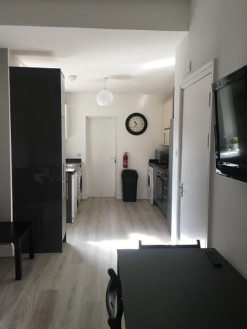 6 bedroom private hall to rent - Photo 5