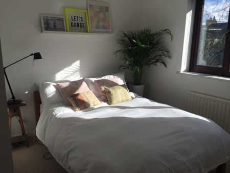 2 Bed Terraced House, Seymour Gardens, SE4 - Photo 3