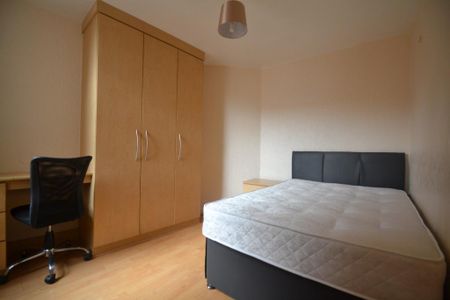 4 bedroom terraced house to rent - Photo 5