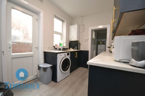 5 bed Mid Terraced House for Rent - Photo 1