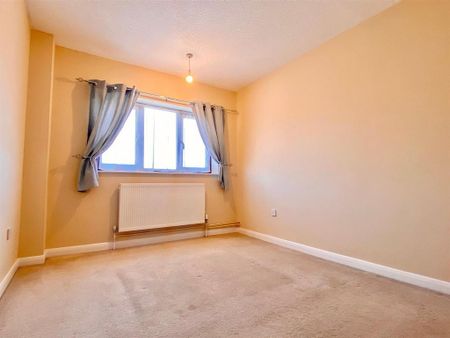 4 bedroom semi-detached house to rent - Photo 3