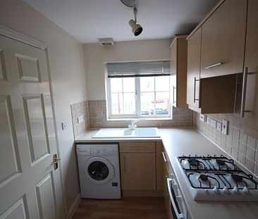 2 bedroom End Terraced to let - Photo 3