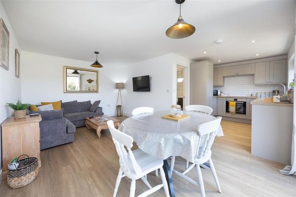 2 bedroom semi-detached bungalow to rent - Photo 1