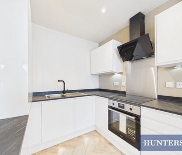 2 bedroom Flat To Let - Photo 3
