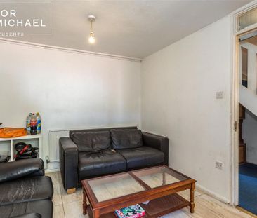 4 bedroom end of terrace house to rent - Photo 2