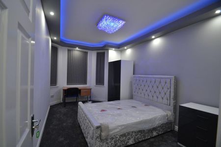 6 bedroom house to rent - Photo 3