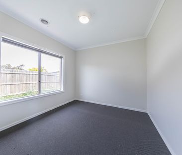 Spacious 5-bedroom Home! - Photo 4