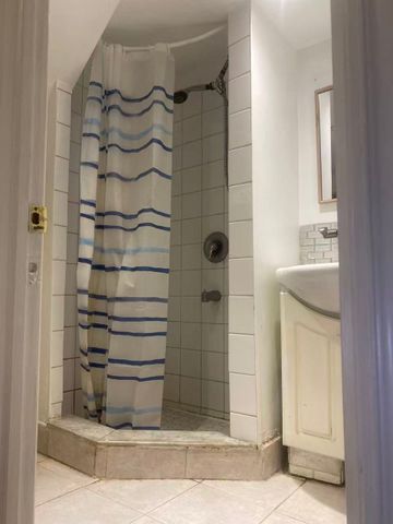 For Lease - 34 Clovercrest Road Unit# Basement (side door), Toronto, Ontario - Photo 4