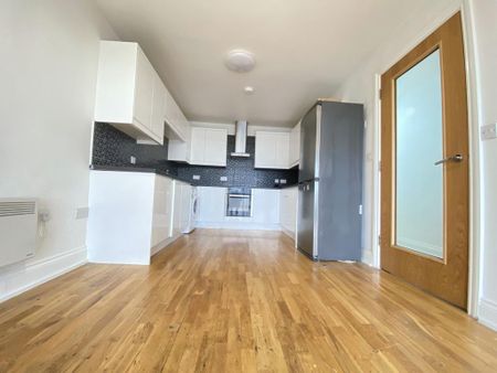2 bedroom flat to rent - Photo 3