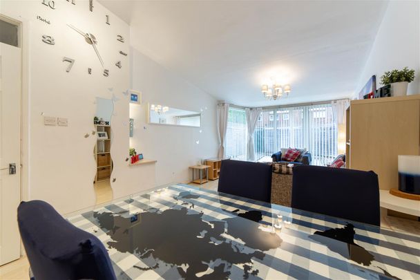 3 bed semi-detached house to rent in Henry Square, Newcastle Upon Tyne, NE2 - Photo 1