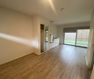 Room 3/98 Commercial Road, Footscray, Vic 3011 - Photo 5