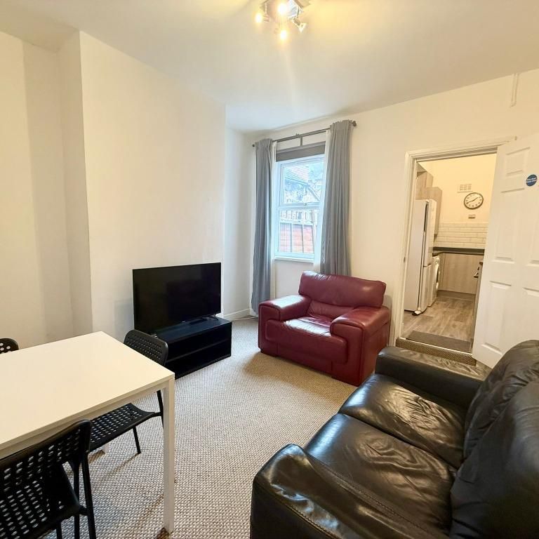 3 bedroom house share to rent - Photo 1