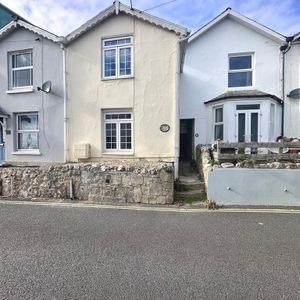 2 bedroom end of terrace house to rent - Photo 2