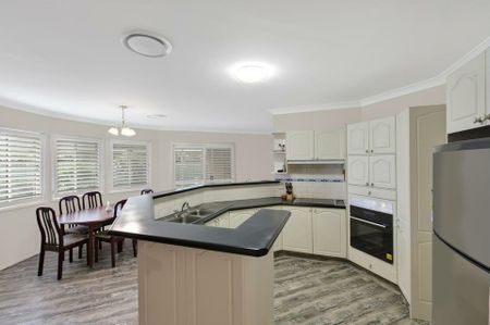 Family Home In Fantastic Location! - Photo 3