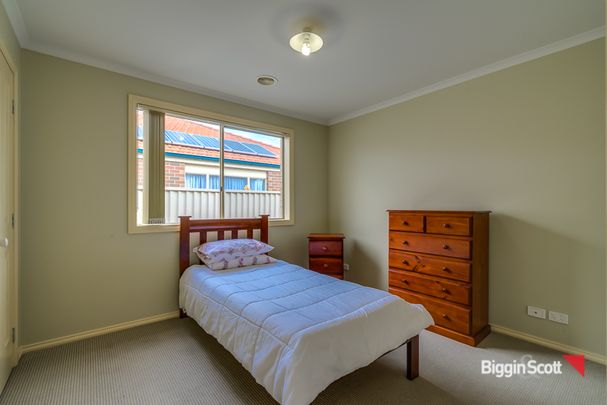 EAST FACING GEM IN A PRIME LOCATION ! - Photo 1