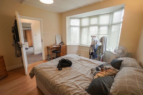 To Rent Charminster Avenue, Charminster, Bournemouth, BH9 £1,950 pcm Tenancy Info - Photo 1