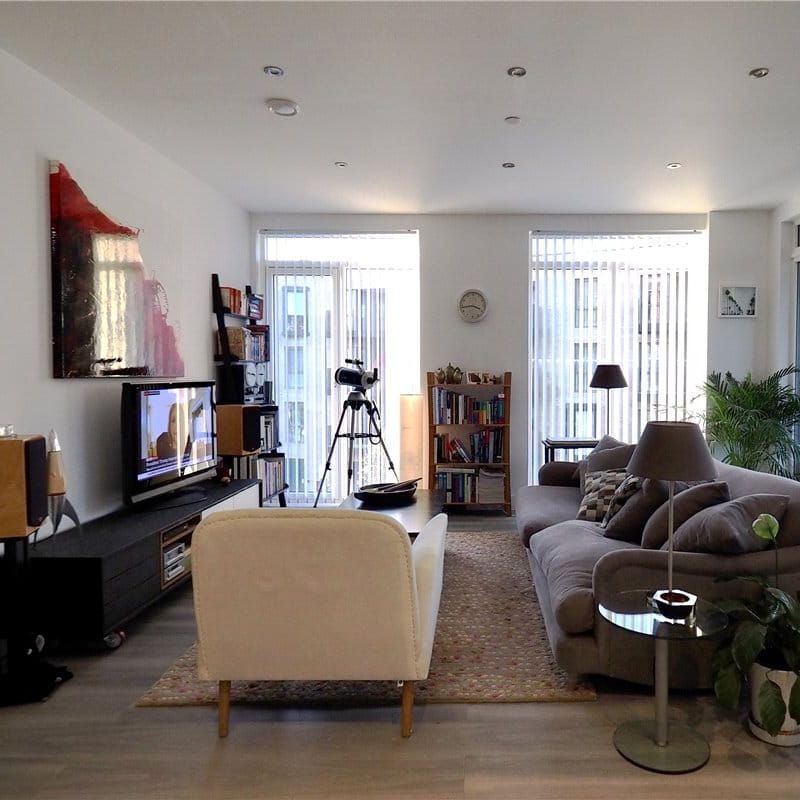 A modern, well presented second floor apartment, situated on the remarkable new Mosaic development. A modern, urban development set on the edge of Headington. - Photo 1