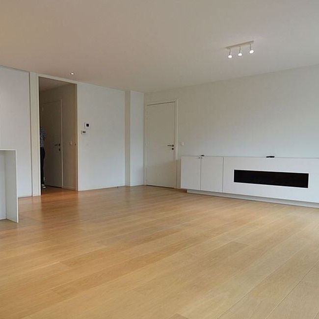 Appartement te huur in Poperinge voor € 975 met 2 slaapkamers - Photo 1