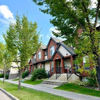 3 Bedrooms + 1.5 bathrooms Townhome in Terwillegar Towne, Edmonton - Photo 1