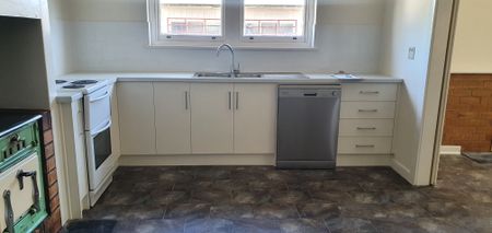 2 Martin Street GLYNDE SA 5070 - Photo 2