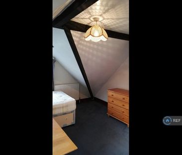 1 bedroom in a house share to rent - Photo 2